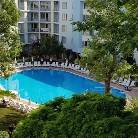 Charming 1-Bed Apartment Lägenhet Slăntjev Brjag